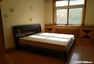 紫荆园，多层三楼，大三室，带基本家具，拎包入住！便宜！ - 淄博28生活网 zb.28life.net